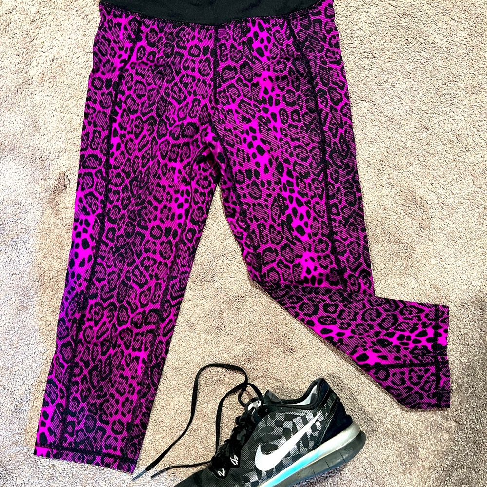 Betsey Johnson cropped leggings